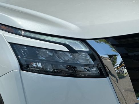 New 2025 Nissan Pathfinder SV image 30