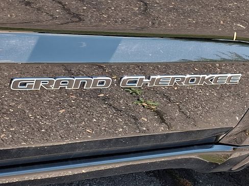 Used 2019 Jeep Grand Cherokee Overland AWD/4WD image 30