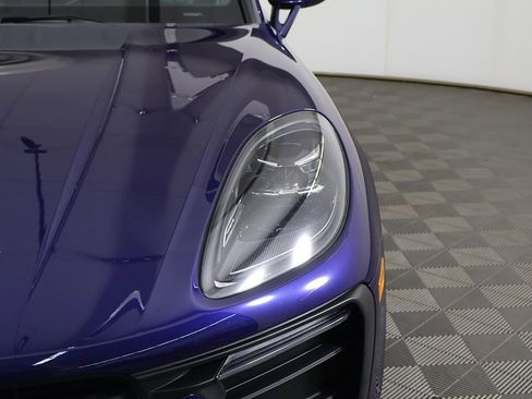 Used 2022 Porsche Macan image 17