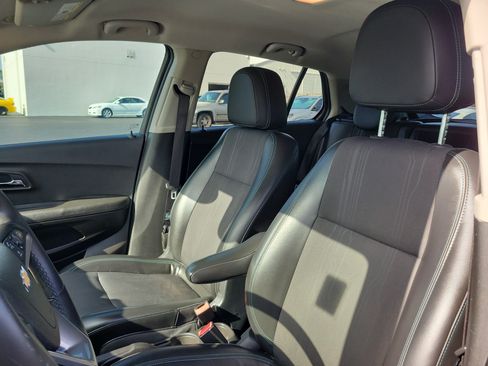 Used 2016 Chevrolet Trax LT w/ LT Convenience Package FWD image 19