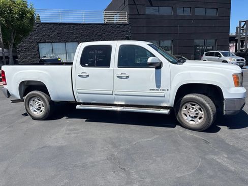 Used 2008 GMC Sierra 2500 SLT w/ Sun And Navigation Package AWD/4WD image 3