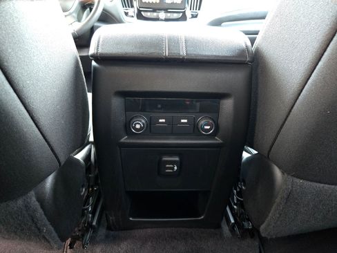 Used 2022 Chevrolet Traverse LT AWD/4WD image 36