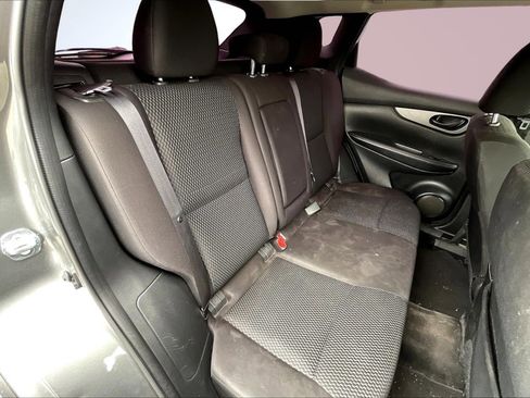 Used 2018 Nissan Rogue Sport S image 26