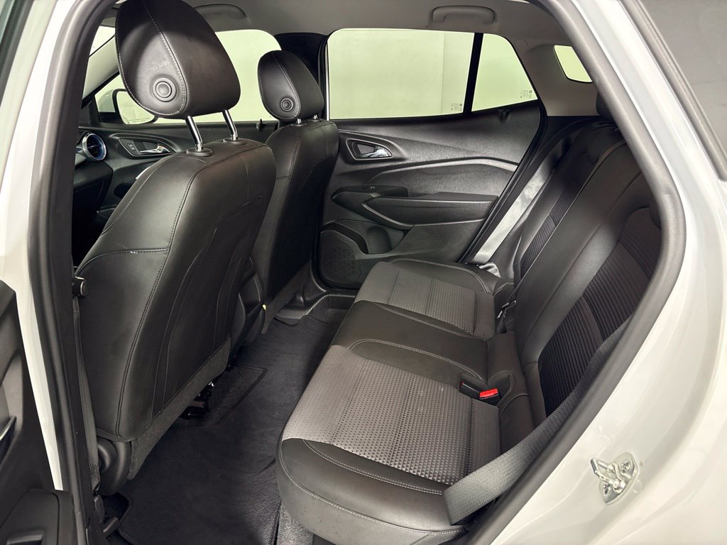 Used 2025 Chevrolet Trax LT w/ LT Convenience Package FWD image 26