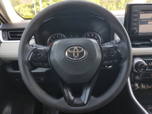Used 2020 Toyota RAV4 XLE w/ Convenience Package FWD image 20