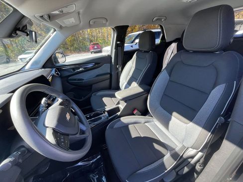 Used 2025 Chevrolet TrailBlazer LT image 32