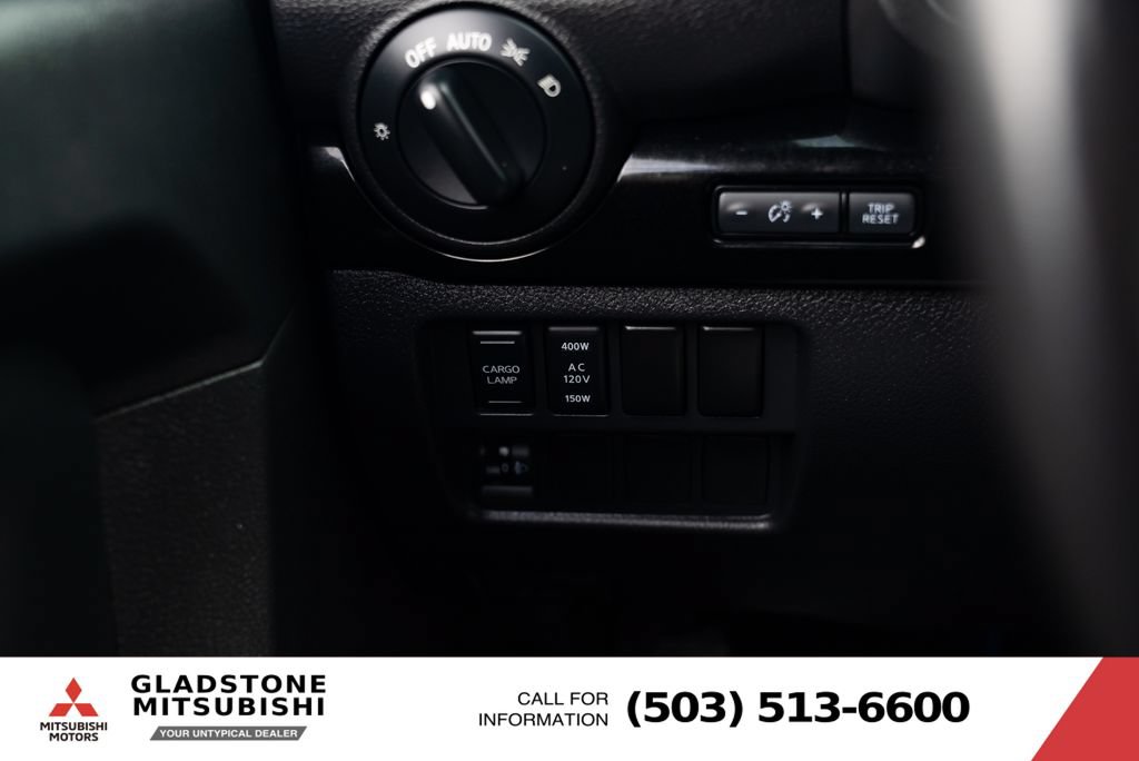 Used 2023 Nissan Titan SV w/ SV Convenience Package AWD/4WD image 15