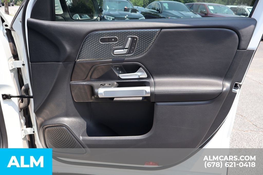 Used 2024 Mercedes-Benz GLB 250 image 31