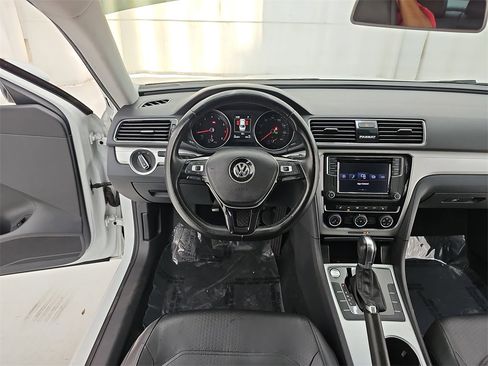Used 2019 Volkswagen Passat 2.0T Wolfsburg w/ Wheels & Sunroof Package image 19