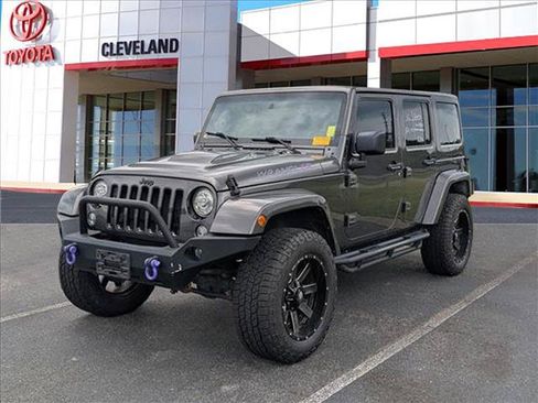 Used 2017 Jeep Wrangler Unlimited Sahara AWD/4WD image 4