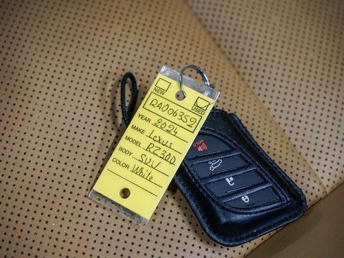 Used 2024 Lexus RZ 300e Premium image 25