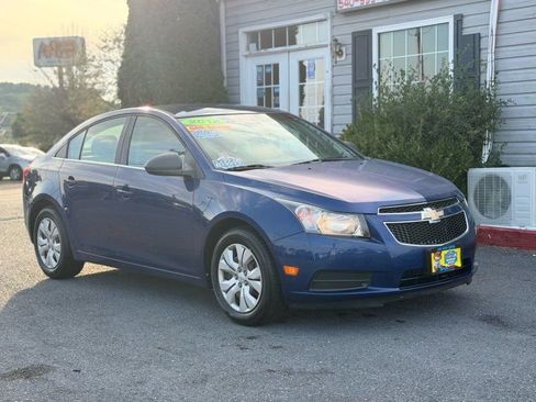 Used 2012 Chevrolet Cruze LS w/ Connectivity Package FWD image 4