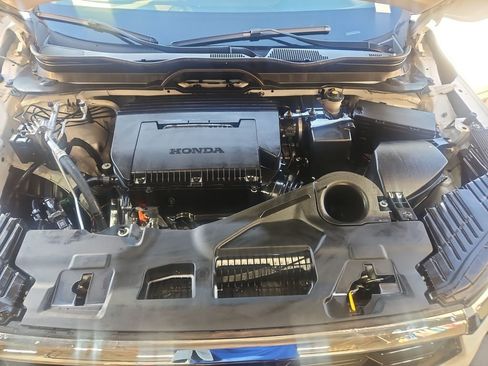 Used 2025 Honda Pilot Touring image 11