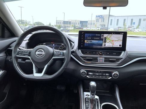 Used 2023 Nissan Altima 2.0 SR FWD image 14