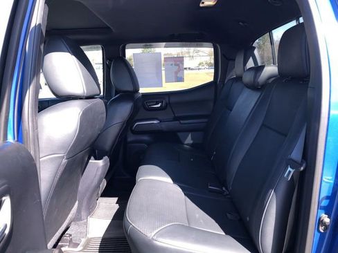 Used 2018 Toyota Tacoma Limited image 33