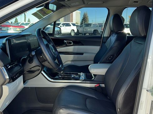 Used 2023 Kia Carnival SX Prestige FWD image 31
