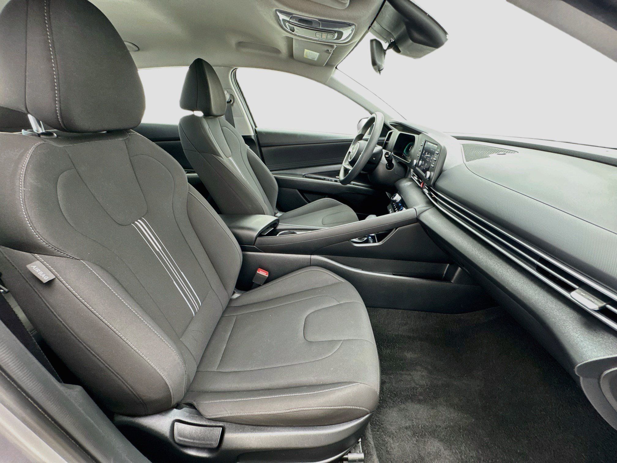 Used 2025 Hyundai Elantra Hybrid FWD image 19