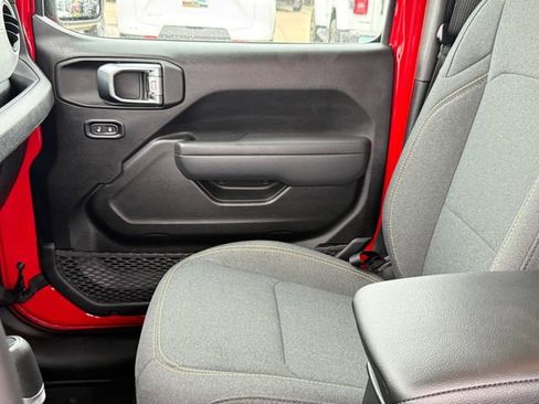 Used 2025 Jeep Wrangler Unlimited Sport AWD/4WD image 9