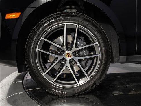 Certified 2026 Porsche Macan AWD/4WD image 14