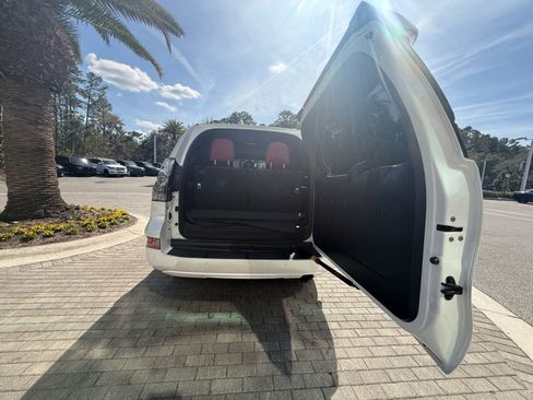 Used 2023 Lexus GX 460 Premium w/ Premium Package image 27