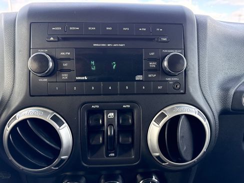 Used 2018 Jeep Wrangler Unlimited Sahara image 21