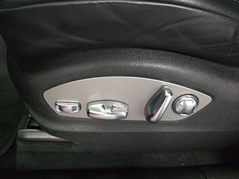 Certified 2024 Porsche Macan image 31