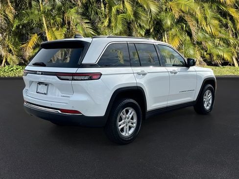 Used 2025 Jeep Grand Cherokee Laredo AWD/4WD image 5