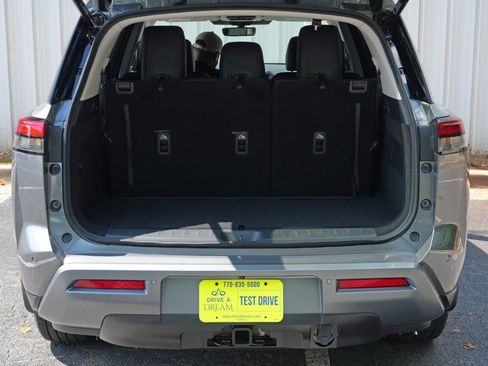 Used 2026 Nissan Pathfinder Platinum FWD image 10