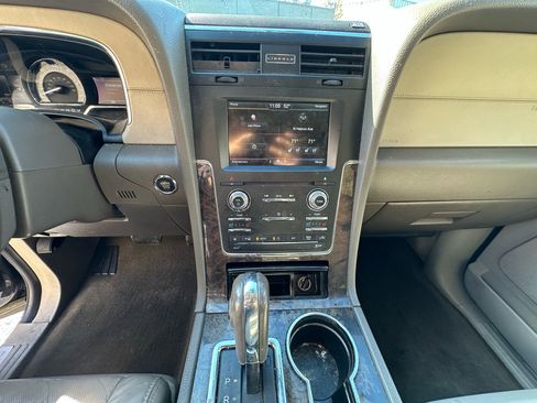 Used 2015 Lincoln Navigator 2WD image 17