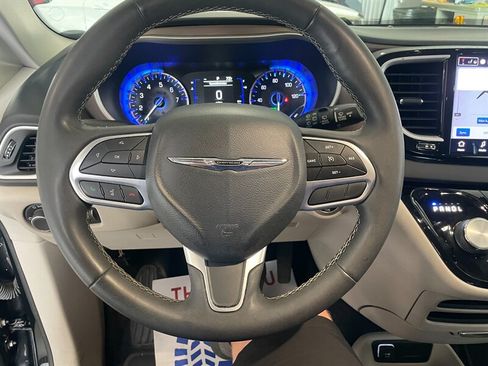 Used 2022 Chrysler Voyager LX FWD image 7