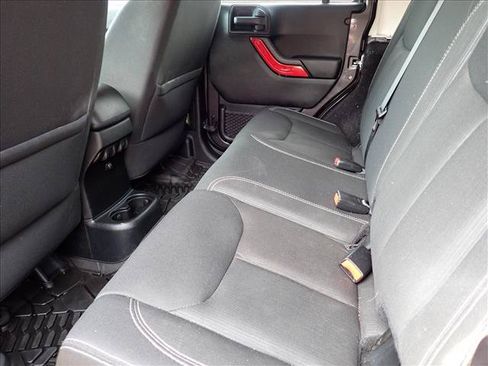 Used 2014 Jeep Wrangler Unlimited Rubicon w/ Connectivity Group AWD/4WD image 7