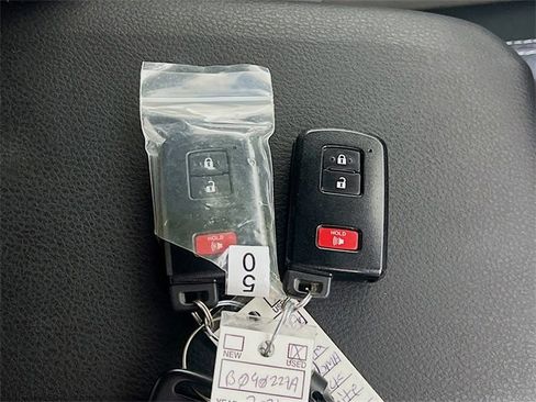 Used 2021 Toyota Tacoma SR5 image 32