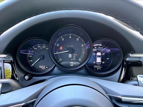 Certified 2025 Porsche Macan AWD/4WD image 25
