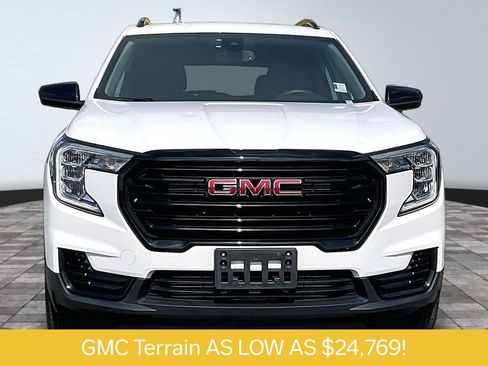 Used 2023 GMC Terrain SLE w/ Driver Convenience Package AWD/4WD image 3