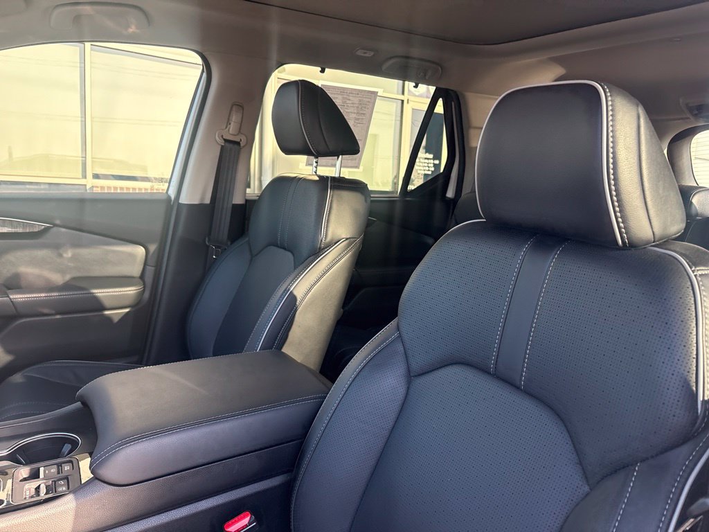 Used 2025 Honda Pilot Elite image 12