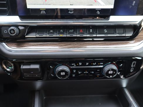 Used 2025 Chevrolet Silverado 1500 LT Trail Boss w/ Convenience Package II image 29