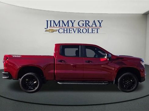 Used 2025 Chevrolet Silverado 1500 LT Trail Boss w/ Convenience Package II image 2