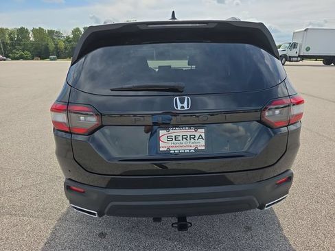 Used 2025 Honda Pilot Sport image 12