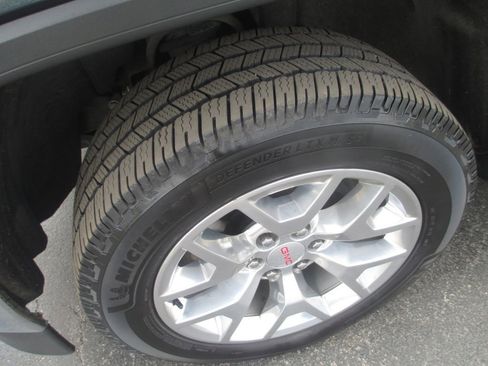 Used 2018 GMC Sierra 1500 SLT w/ SLT Premium Package AWD/4WD image 14