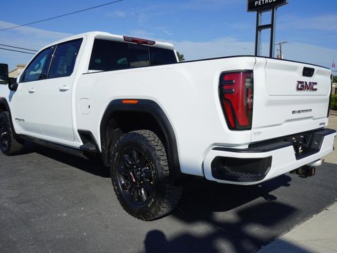 Used 2024 GMC Sierra 2500 AT4 w/ AT4 Premium Plus Package image 3