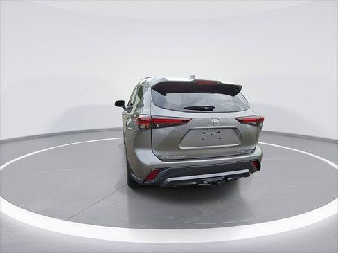 Certified 2026 Toyota Highlander Limited AWD/4WD image 9