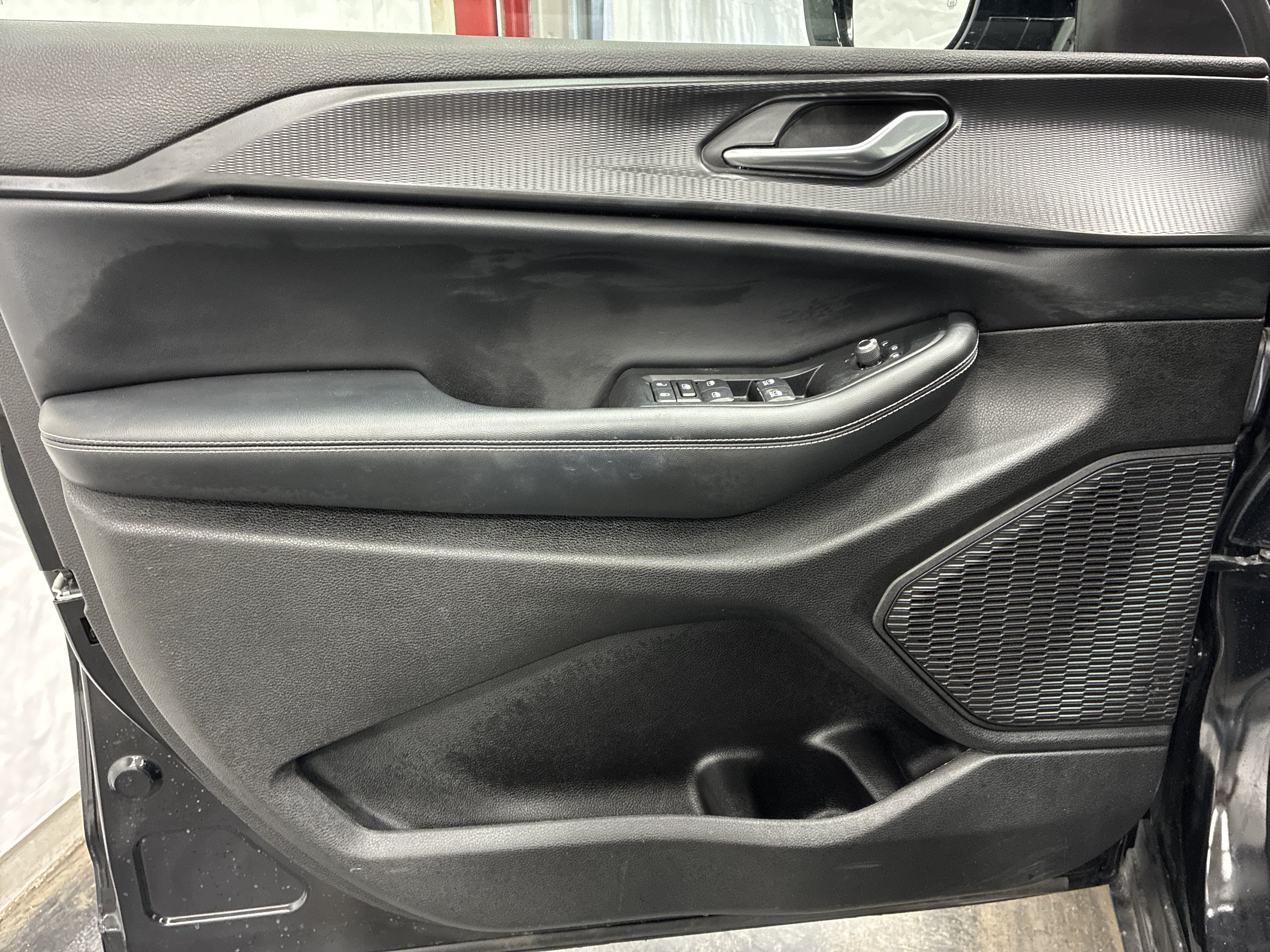 Used 2023 Jeep Grand Cherokee Altitude AWD/4WD image 17