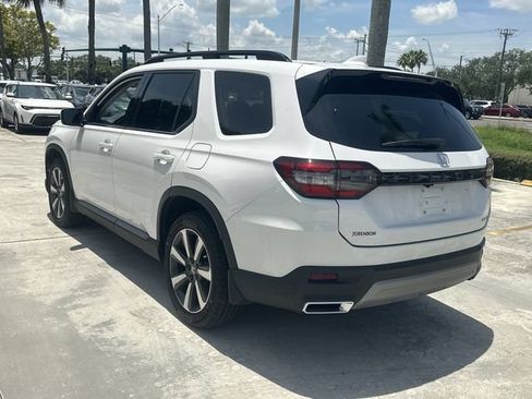 Used 2024 Honda Pilot Touring image 8