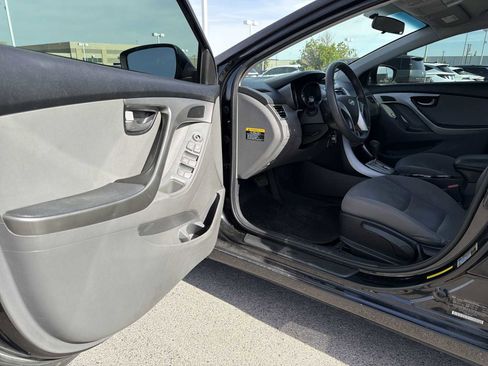 Used 2012 Hyundai Elantra GLS image 18