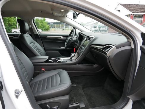 Used 2016 Ford Fusion SE w/ Equipment Group 202A FWD image 8