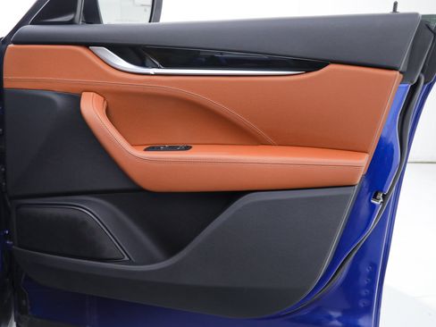 Certified 2023 Maserati Levante GT AWD/4WD image 11