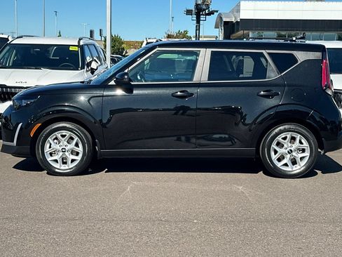 Used 2023 Kia Soul LX w/ LX Technology Package FWD image 7