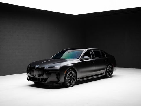 Used 2024 BMW i7 eDrive50 w/ M Sport Package RWD image 5