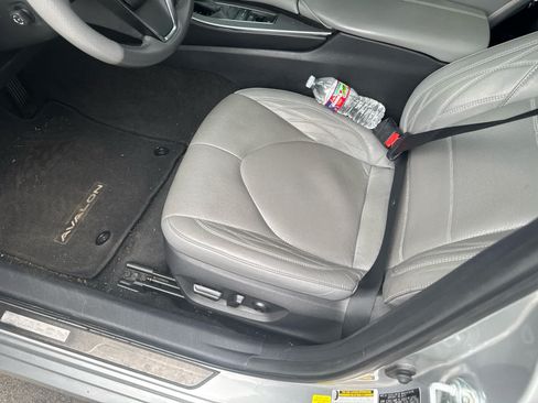 Used 2021 Toyota Avalon Limited w/ Advanced Safety Package FWD image 8