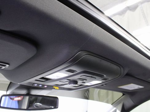 Used 2023 Chevrolet Suburban Premier image 21